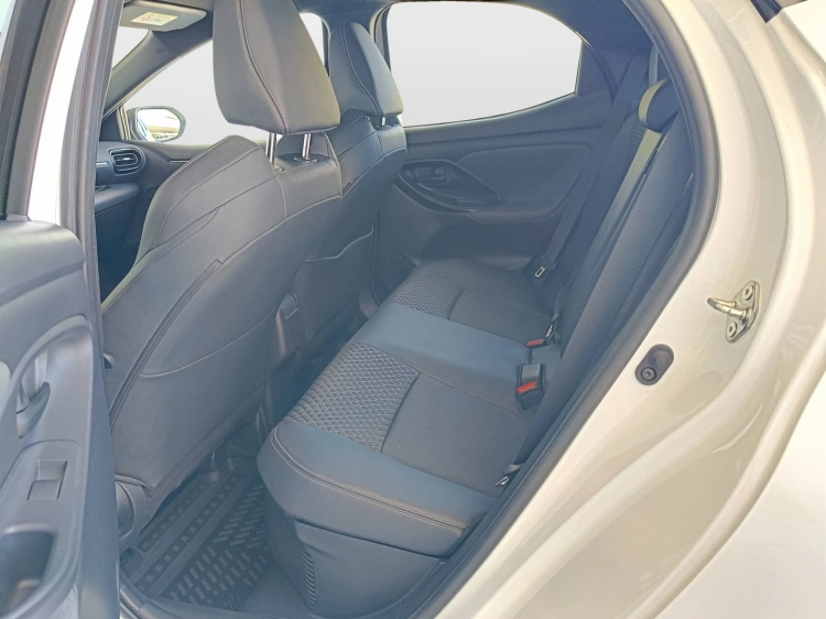 9 - Toyota Yaris Yaris 1.5h Style