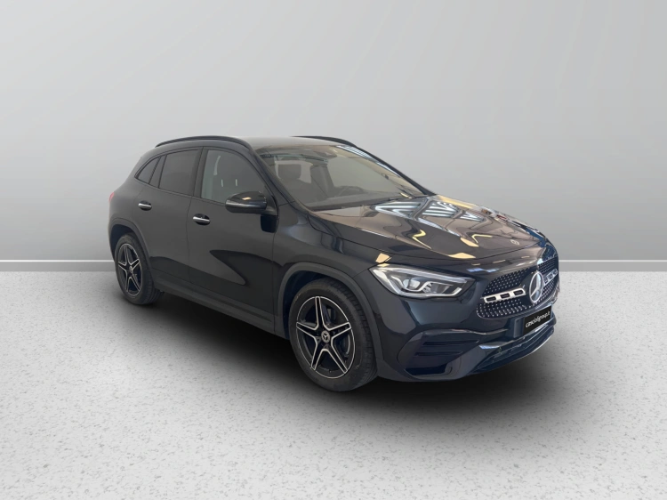 4 - Mercedes-Benz GLA 200 d Premium auto