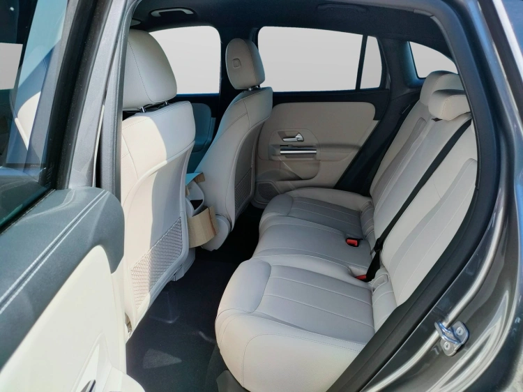 10 - Mercedes-Benz GLA 200 d automatic