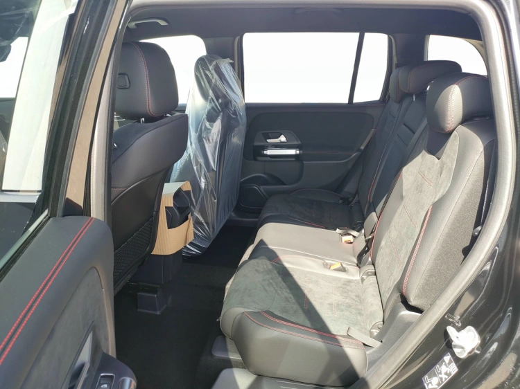 11 - Mercedes-Benz GLB 200 d Automatic 4MATIC