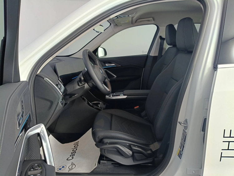 9 - BMW iX1 BMW iX1 eDrive20-Special Edition