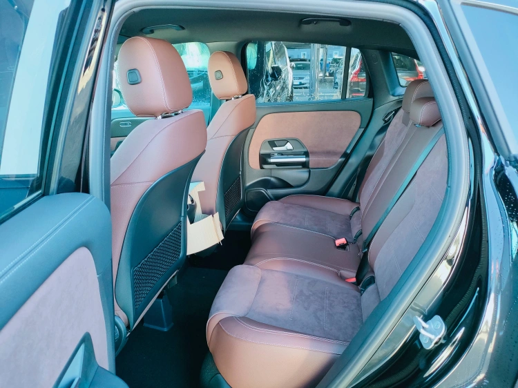 9 - Mercedes-Benz GLA 200 d automatic