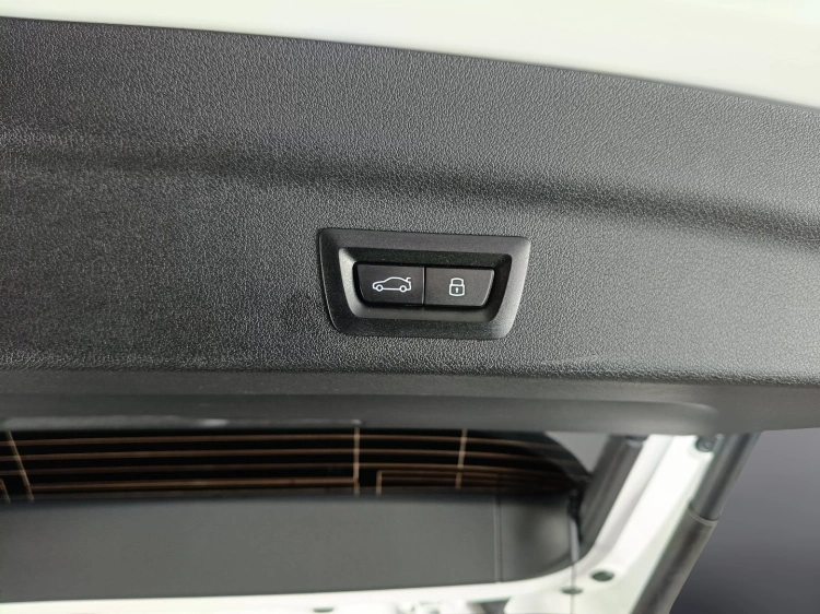 19 - BMW iX1 iX1 edrive 20 X-Line