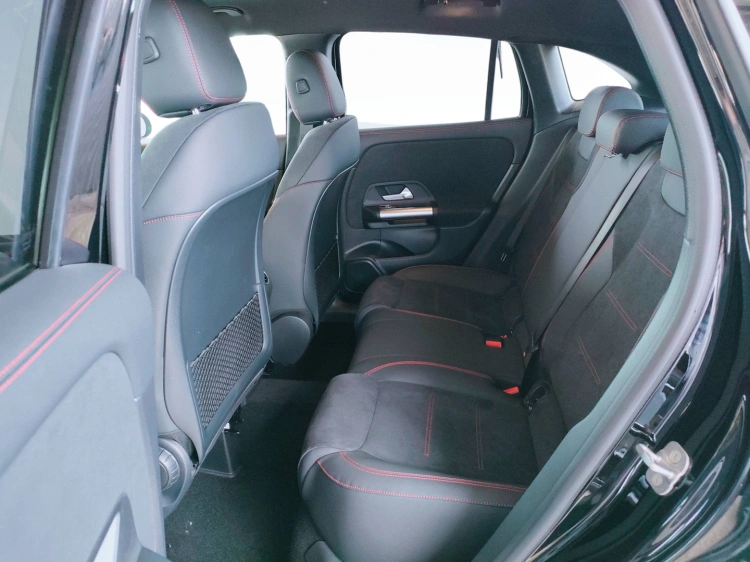 10 - Mercedes-Benz GLA 200 d automatic