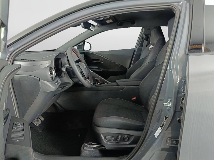 8 - Toyota C-HR C-HR 2.0 PHEV FWD    GR SPORT