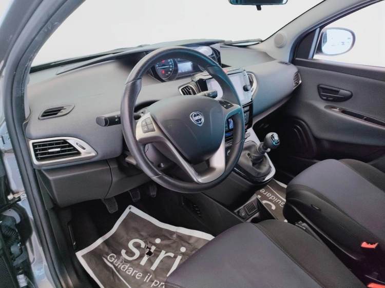 13 - Lancia Ypsilon Ypsilon 1.0 firefly hybrid Gold s&s 70cv