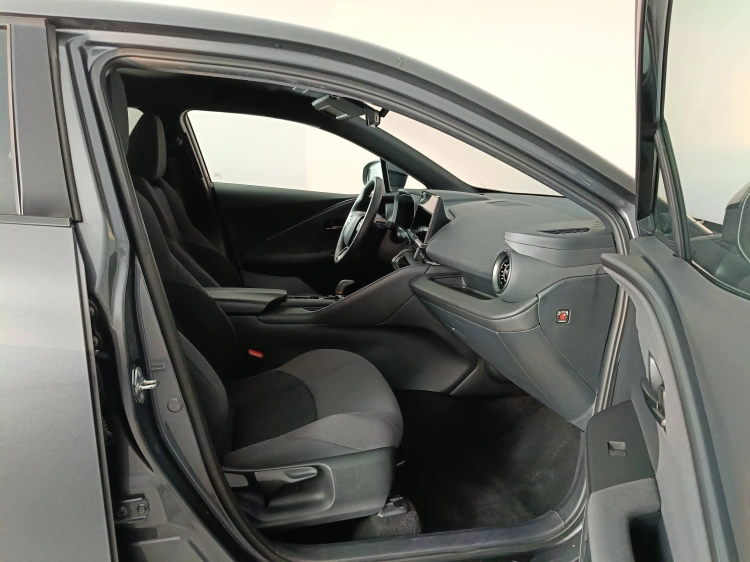 11 - Toyota C-HR C-HR 2.0 hv Trend fwd e-cvt