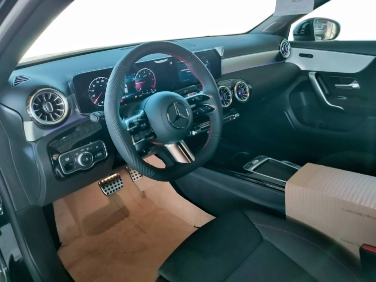 8 - Mercedes-Benz Classe A 180 d Automatic