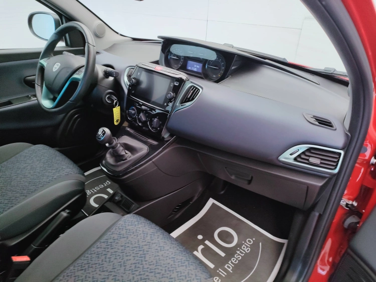 8 - Lancia Ypsilon Ypsilon 1.0 firefly hybrid Gold s&s 70cv