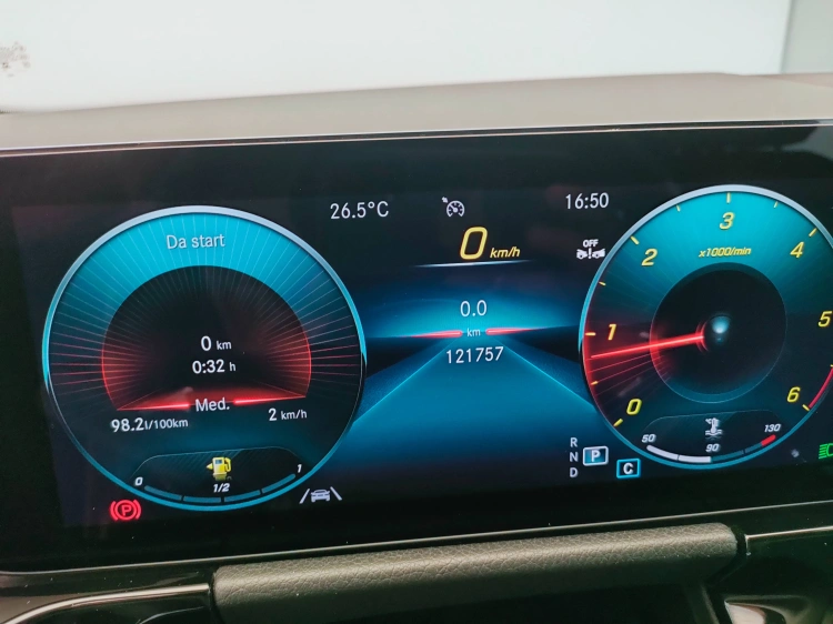 19 - Mercedes-Benz GLA 200 d Premium auto