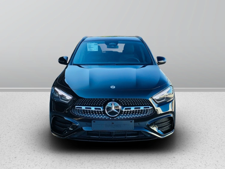 2 - Mercedes-Benz GLA 200 d automatic