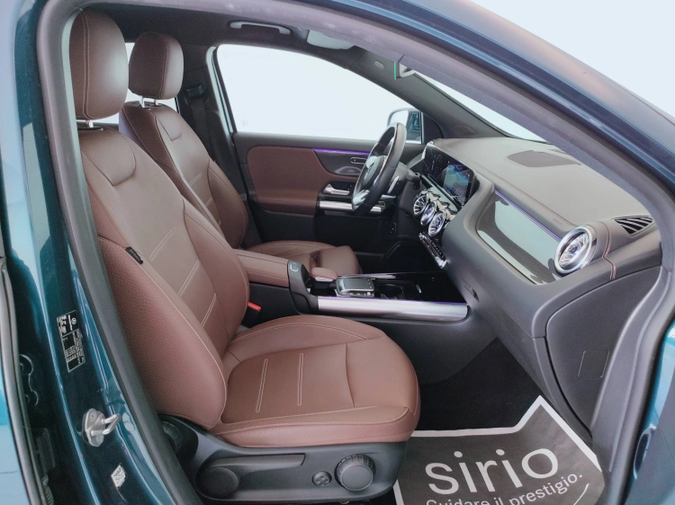11 - Mercedes-Benz GLA 200 d Premium auto