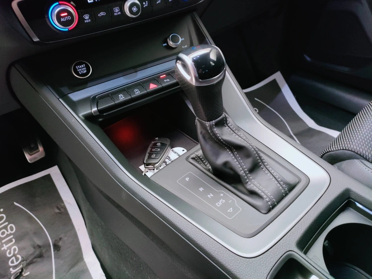 11 - Audi Q3 Q3 35 2.0 tdi Identity Black s-tronic