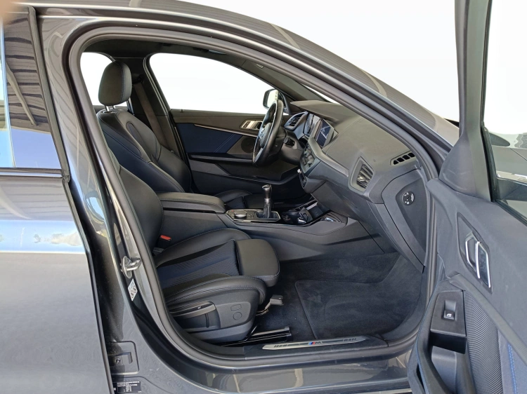 11 - BMW Serie 1 118 D M SPORT