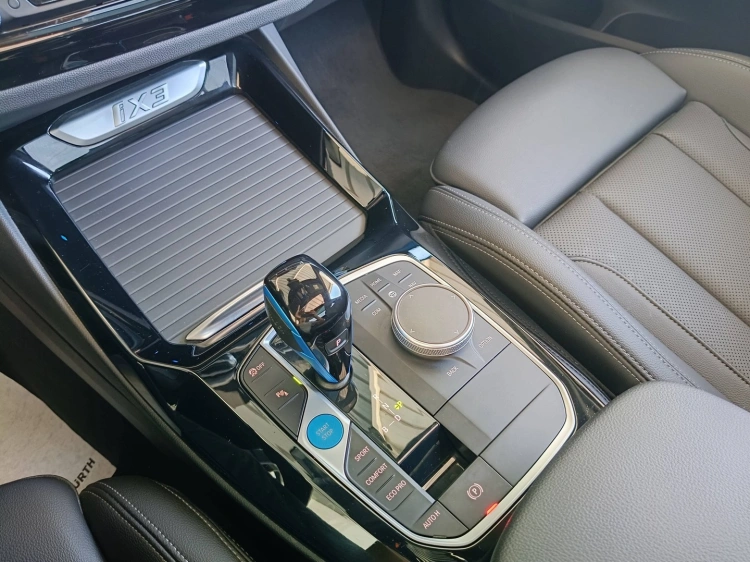 17 - BMW iX3 