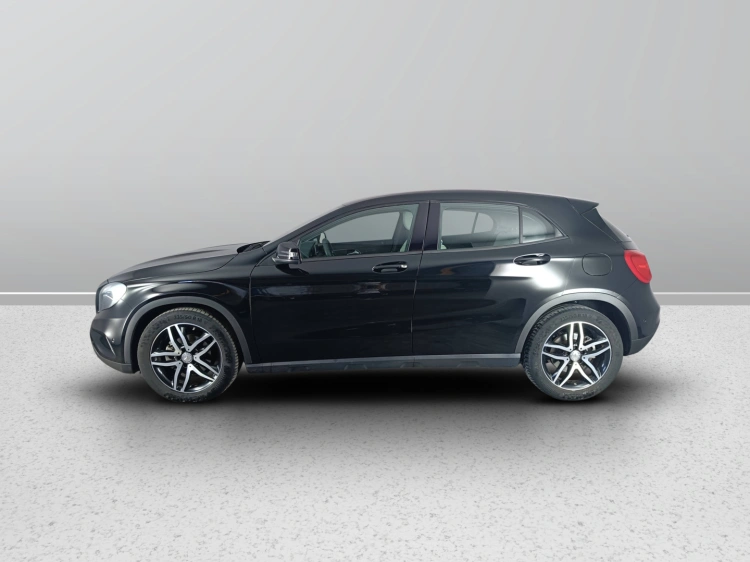 3 - Mercedes-Benz GLA 180 d (cdi) Executive