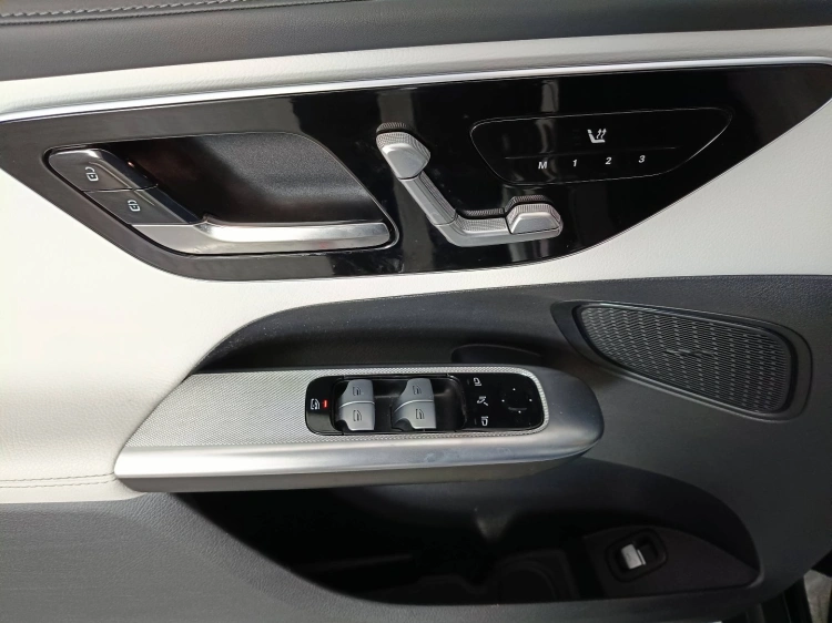 17 - Mercedes-Benz GLC 300 de phev AMG Line Premium 4matic auto