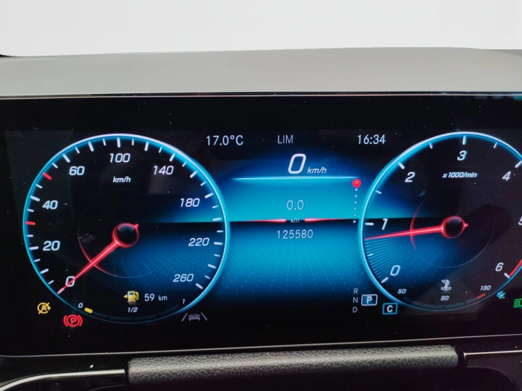 19 - Mercedes-Benz GLA 220 d Sport Plus 4matic auto