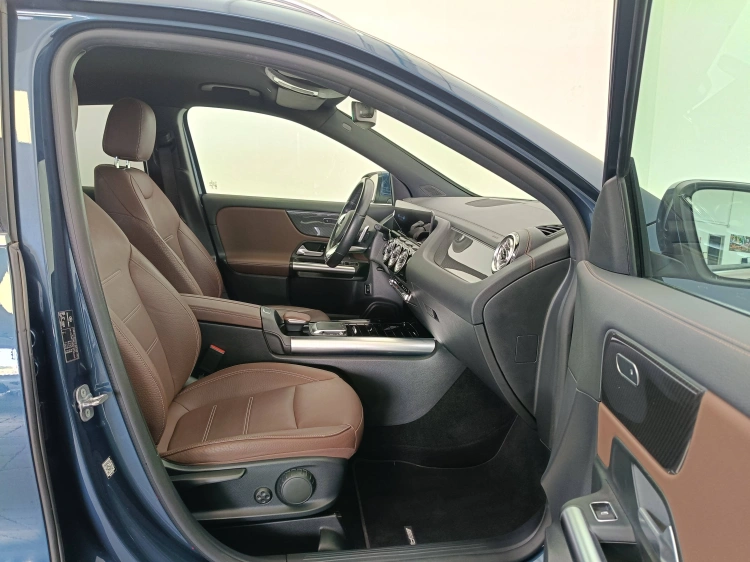 11 - Mercedes-Benz GLA 200 d Premium auto