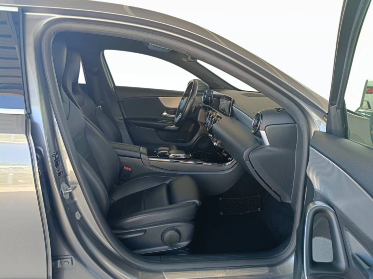 11 - Mercedes-Benz Classe A 180 d Sport auto