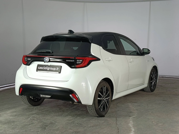4 - Toyota Yaris Yaris 1.5h Style