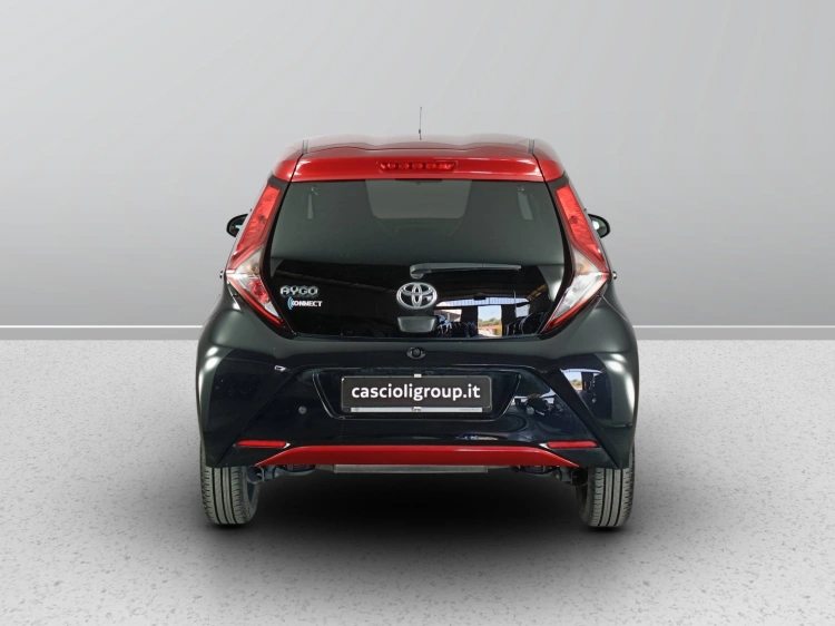 5 - Toyota Aygo Aygo 5p 1.0 x-clusiv red pack 72cv