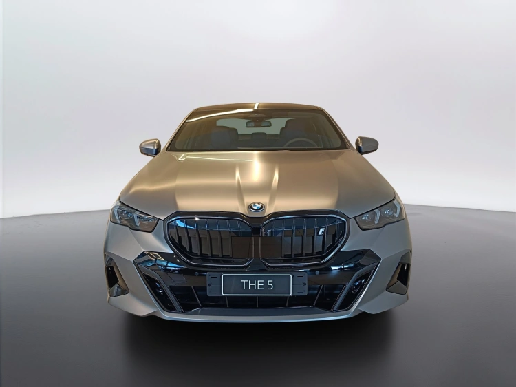 2 - BMW i5 BMW i5 xDrive40 Berlina