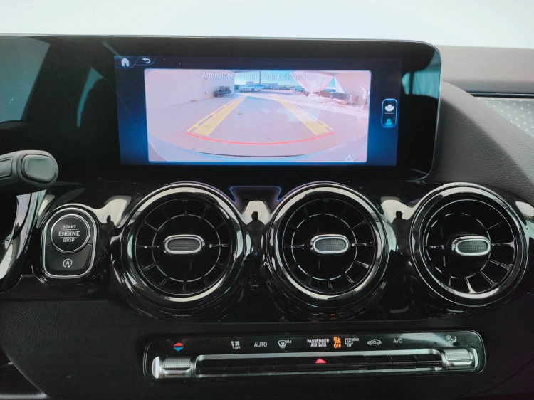 11 - Mercedes-Benz Classe B 180 Executive auto