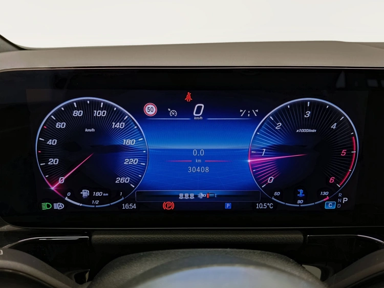 12 - Mercedes-Benz GLA 200 d Progressive Advanced Plus auto