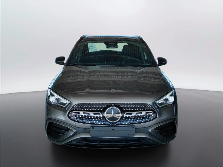 2 - Mercedes-Benz GLA 200 d automatic