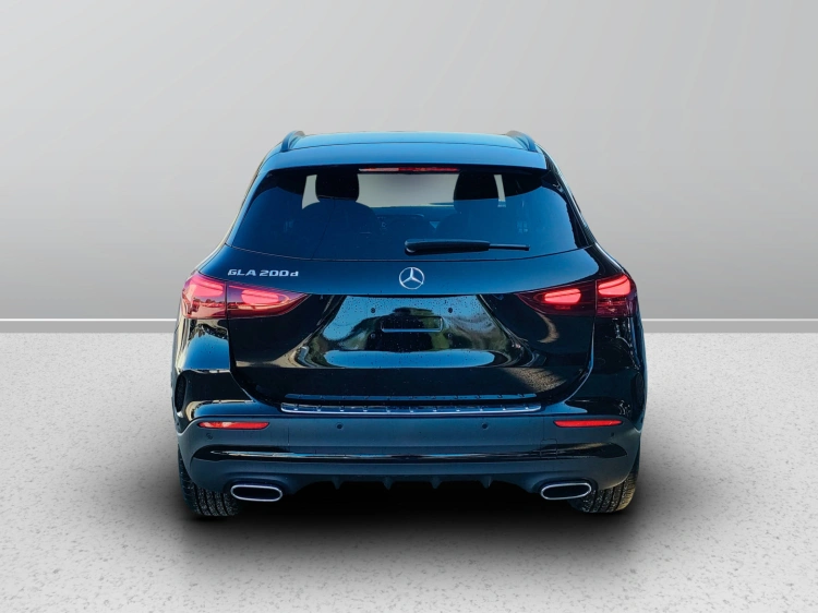 4 - Mercedes-Benz GLA 200 d automatic