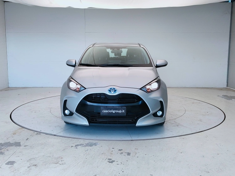 2 - Toyota Yaris Yaris 1.5h Active
