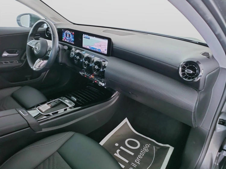 14 - Mercedes-Benz Classe A 180 d Advanced auto