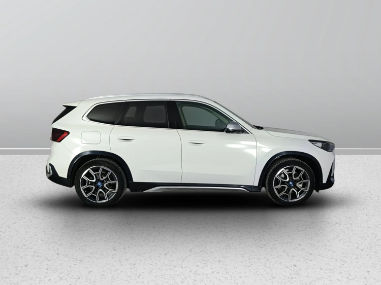 3 - BMW iX1 iX1 xdrive 30 X-Line