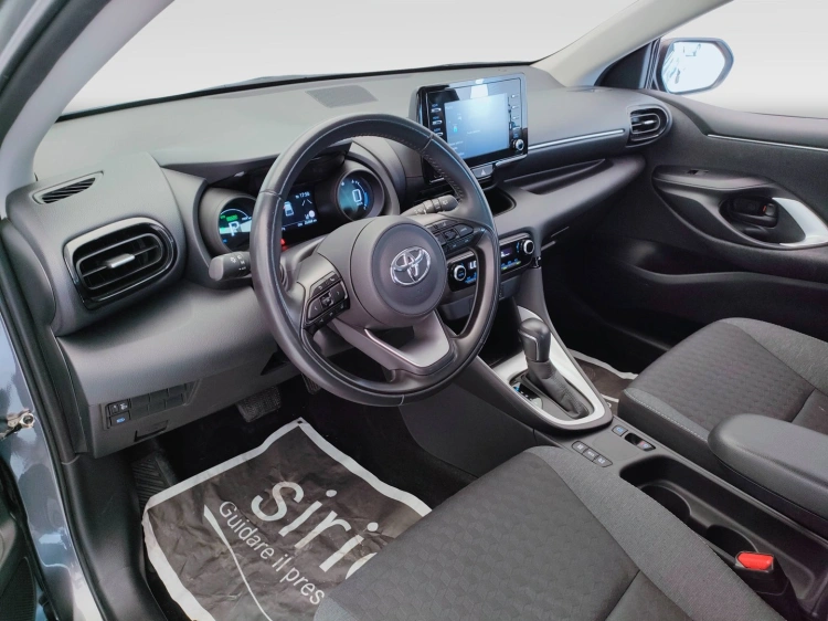 14 - Toyota Yaris Yaris 1.5h Trend
