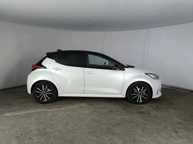 3 - Toyota Yaris Yaris 1.5h Style