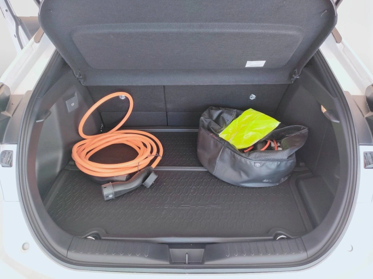 11 - Toyota C-HR C-HR 2.0 phev Trend eco fwd e-cvt
