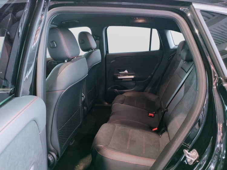 8 - Mercedes-Benz EQA 300 4MATIC