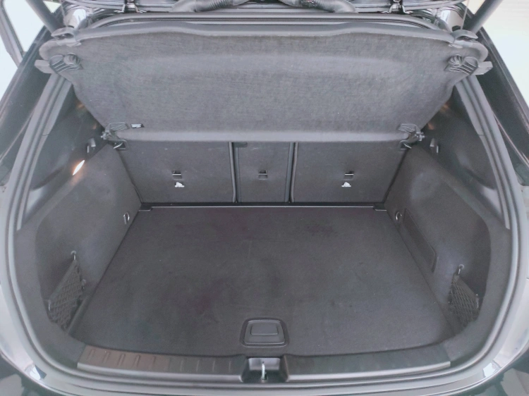5 - Mercedes-Benz GLA 180  d Automatic