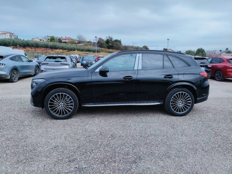 3 - Mercedes-Benz GLC 300 de 4MATIC