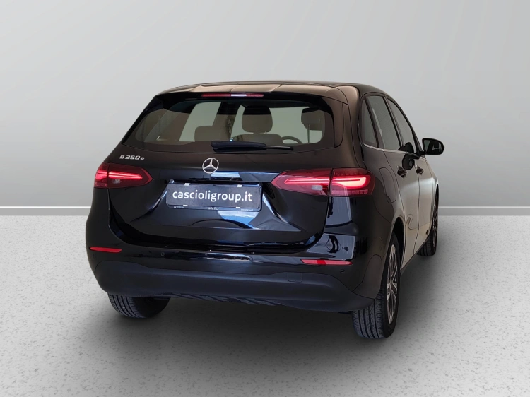 6 - Mercedes-Benz Classe B 250 e phev Advanced auto