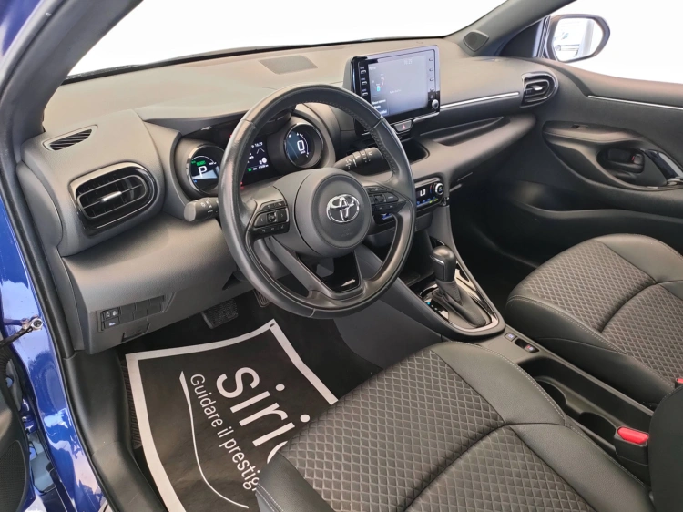 16 - Toyota Yaris Yaris 1.5h Lounge