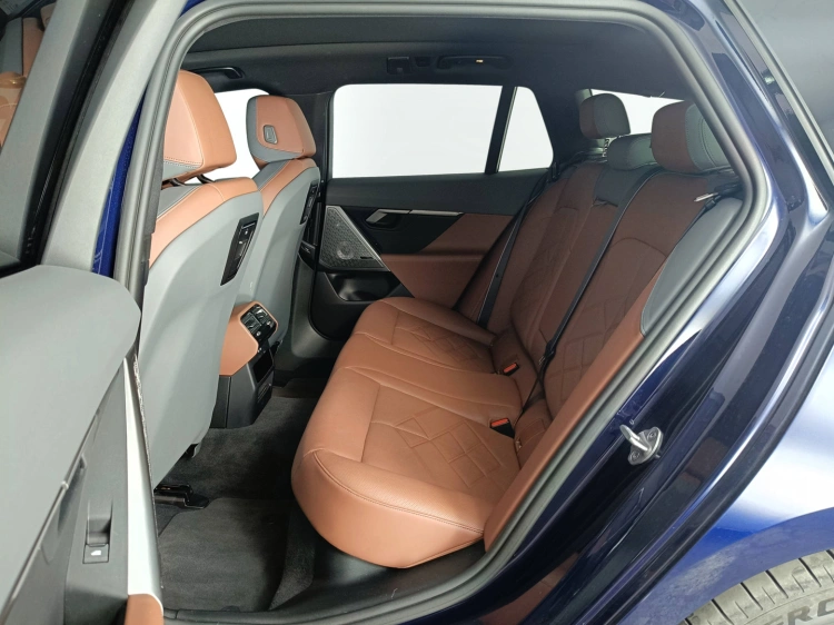 9 - BMW i5 BMW i5 eDrive40 Touring