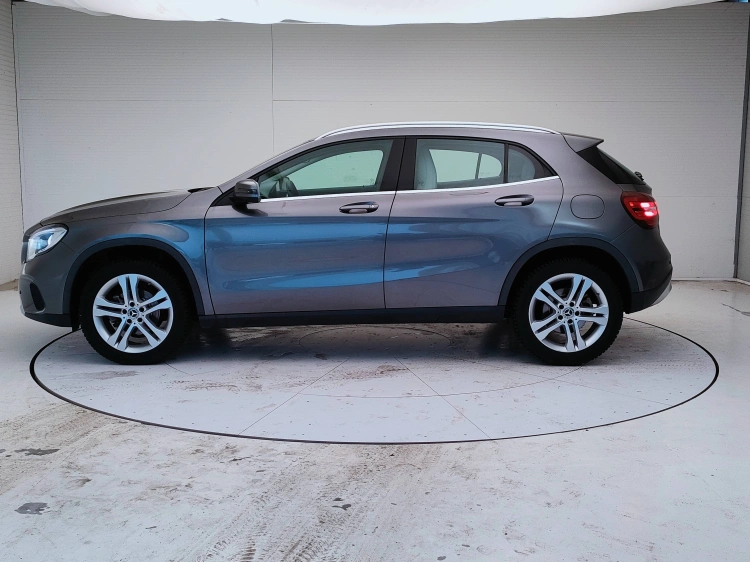 4 - Mercedes-Benz GLA 180 d Sport auto