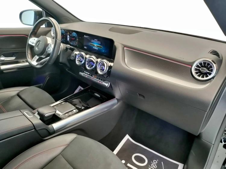 12 - Mercedes-Benz GLA 200 d Premium auto