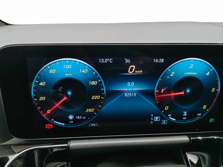 15 - Mercedes-Benz GLA 200 d Premium auto