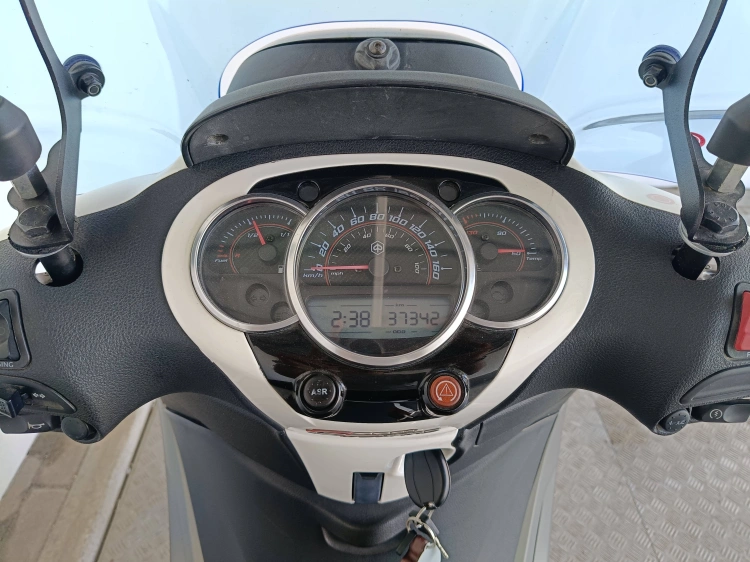 8 - Piaggio Beverly Beverly 350 ie Sport Touring Abs