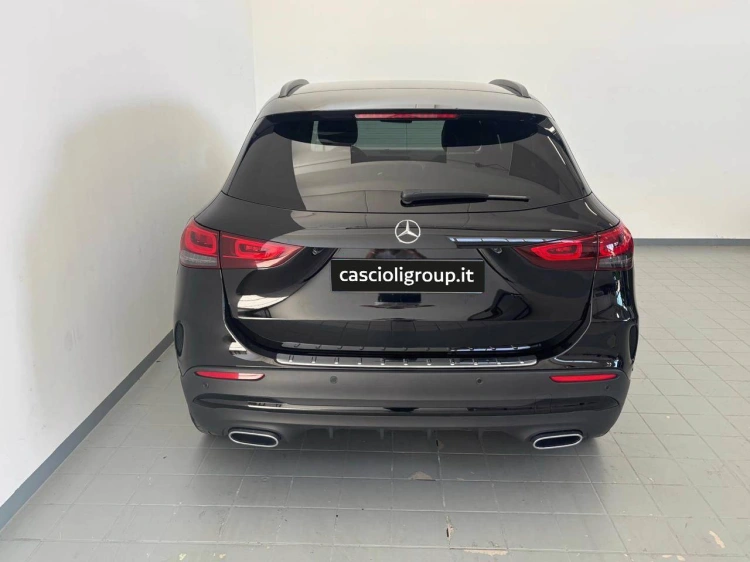 7 - Mercedes-Benz GLA 180 d Premium auto