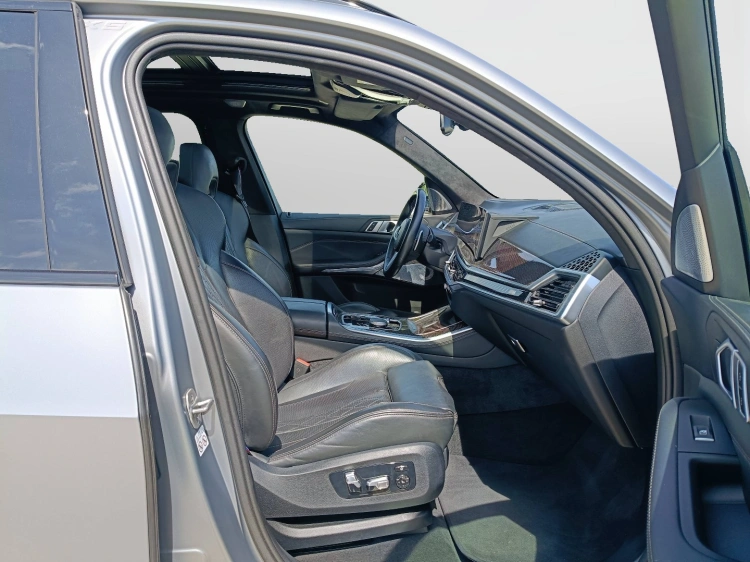 11 - BMW X5 M X5 M60i auto
