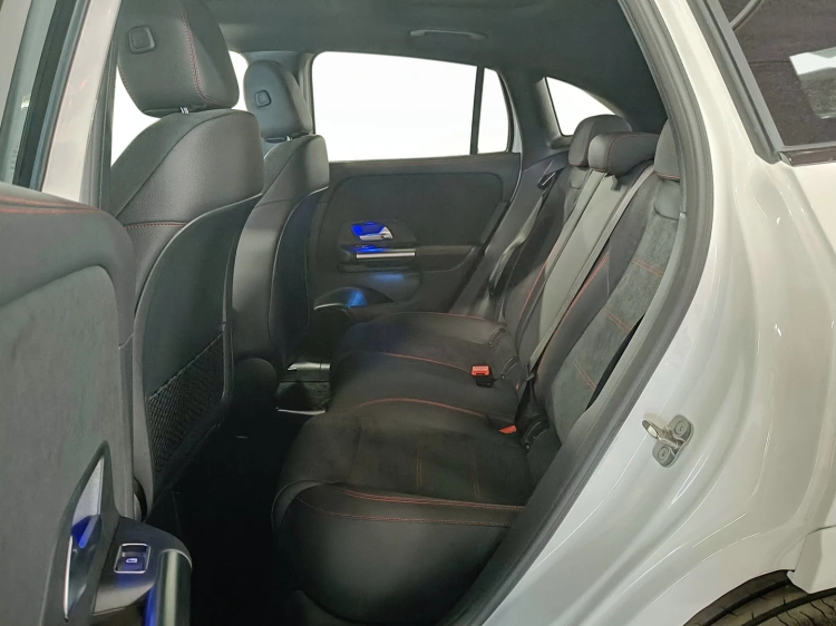 10 - Mercedes-Benz GLA 200 d automatic